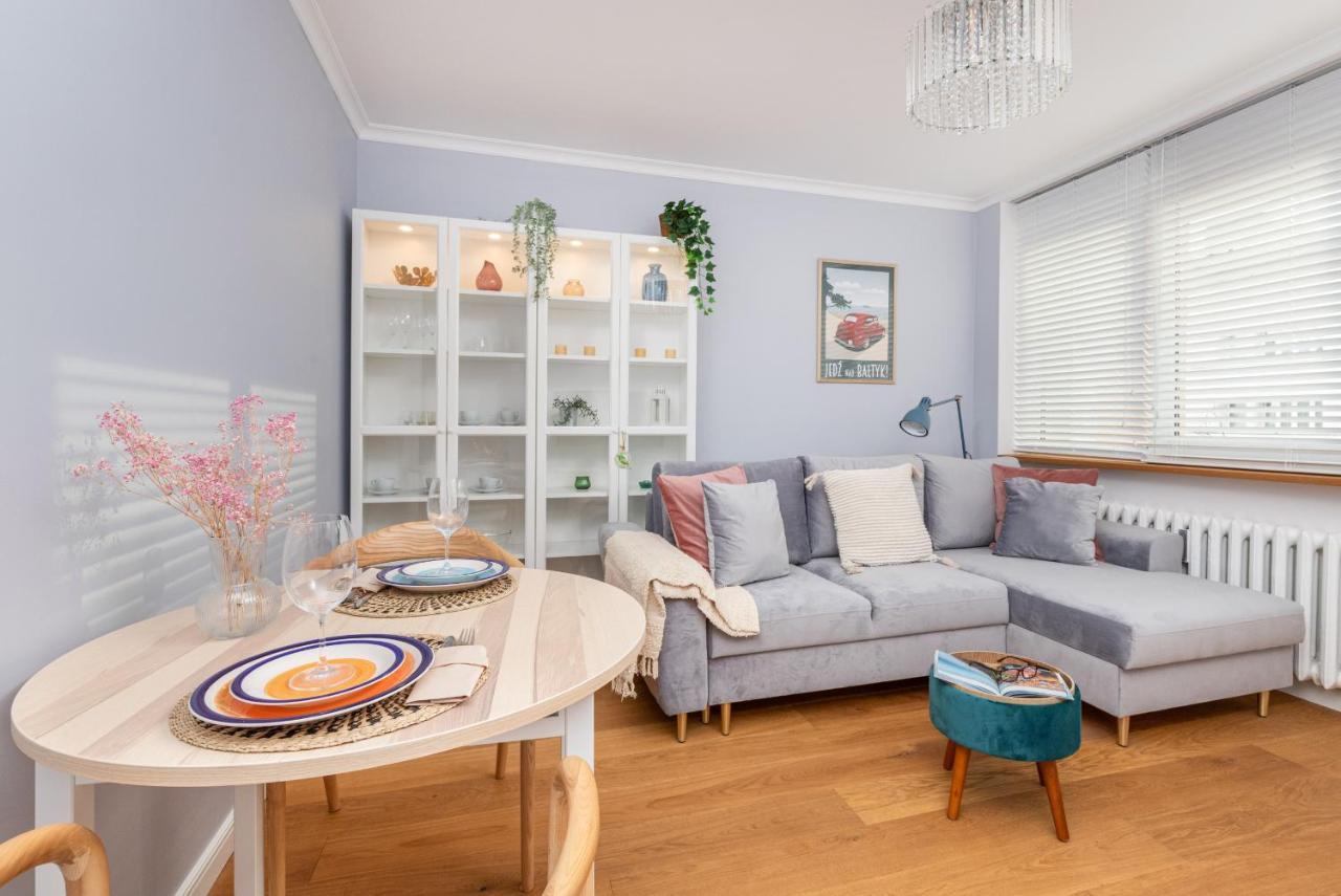 Cozy Pastel Two Bedroom Apartment In Central Gdynia By Noclegi Renters Exteriör bild