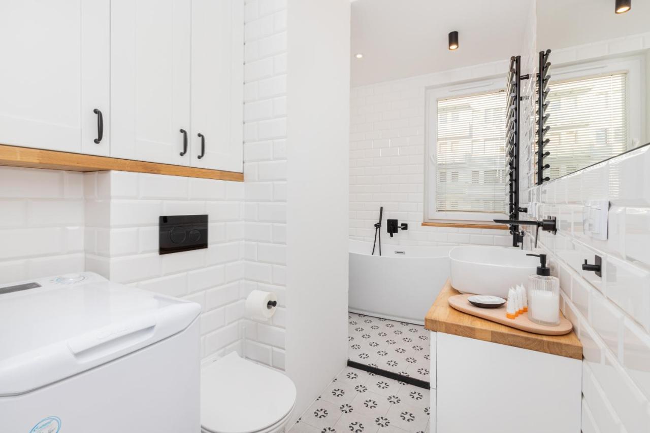 Cozy Pastel Two Bedroom Apartment In Central Gdynia By Noclegi Renters Exteriör bild