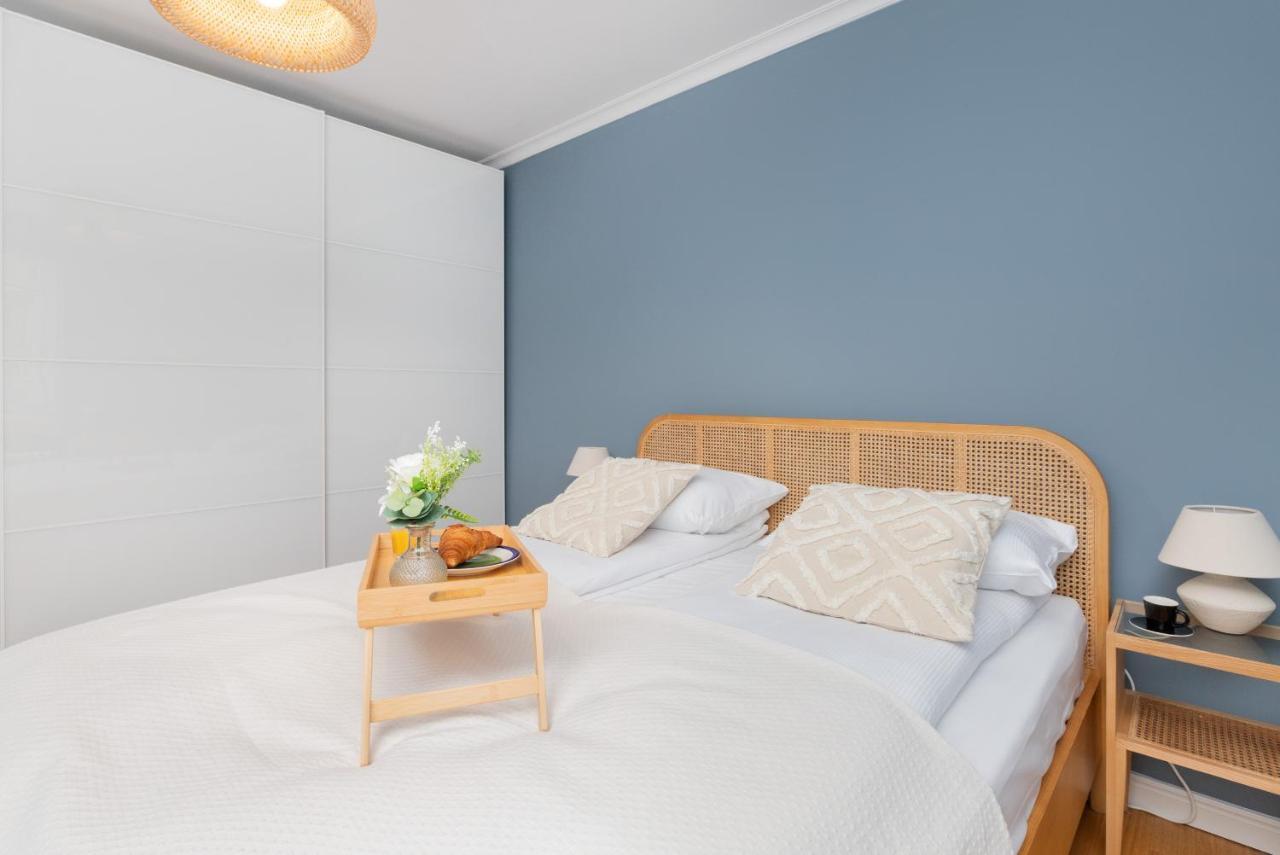 Cozy Pastel Two Bedroom Apartment In Central Gdynia By Noclegi Renters Exteriör bild