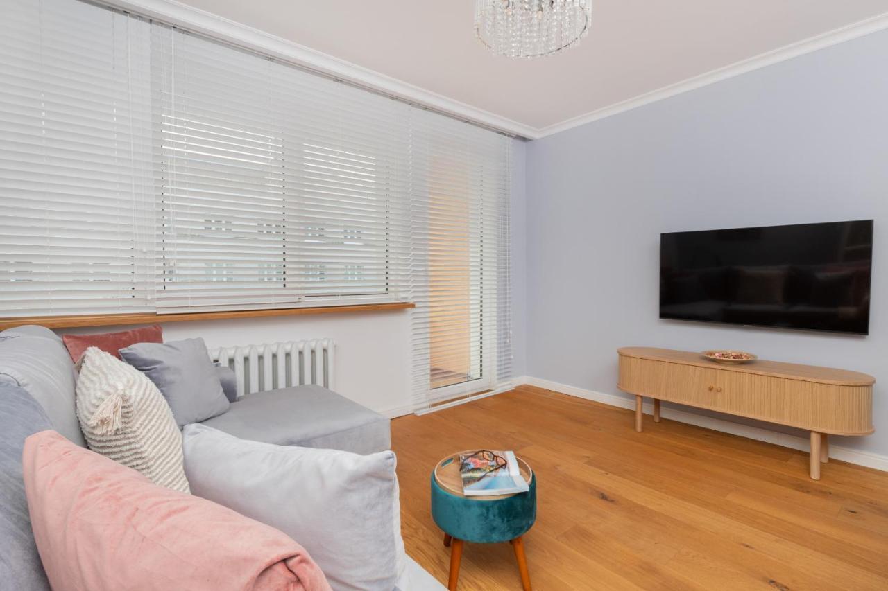 Cozy Pastel Two Bedroom Apartment In Central Gdynia By Noclegi Renters Exteriör bild