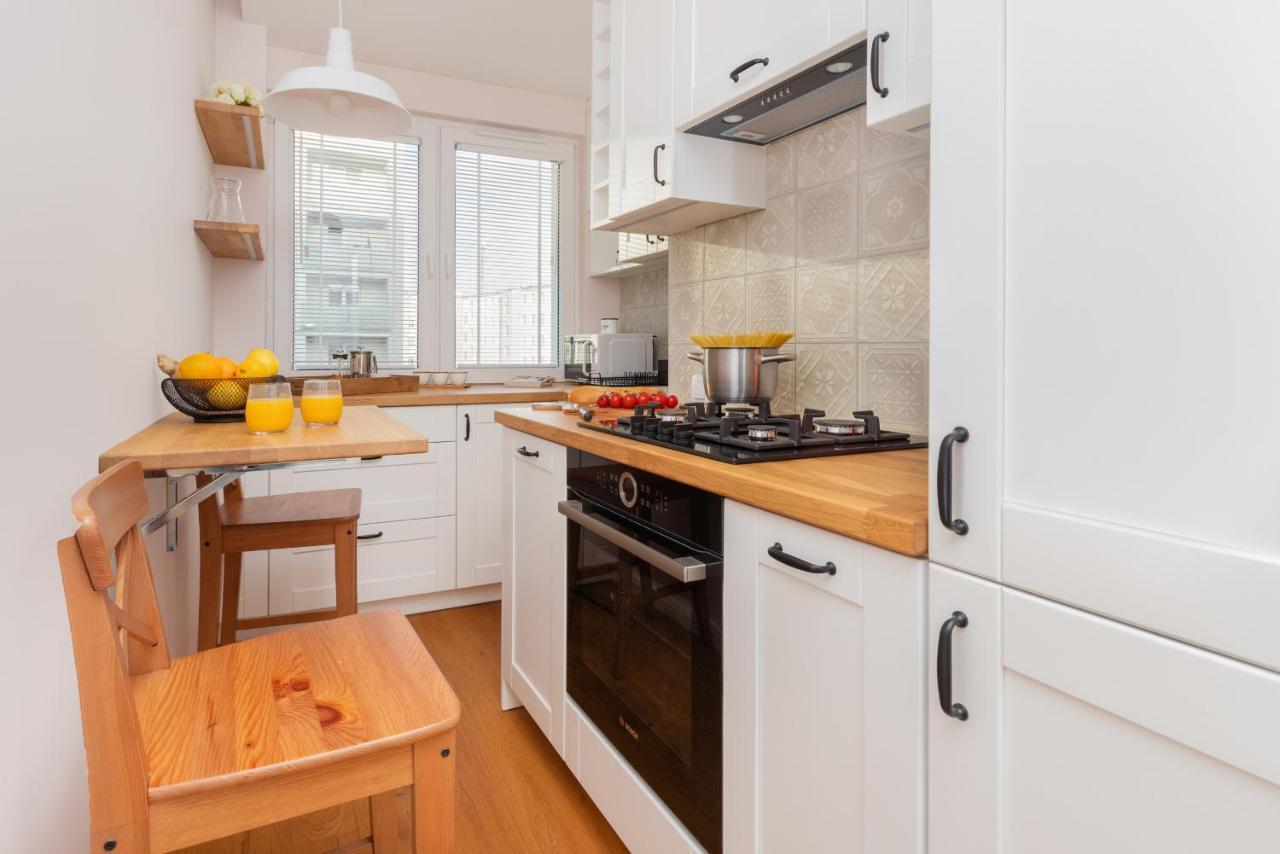 Cozy Pastel Two Bedroom Apartment In Central Gdynia By Noclegi Renters Exteriör bild