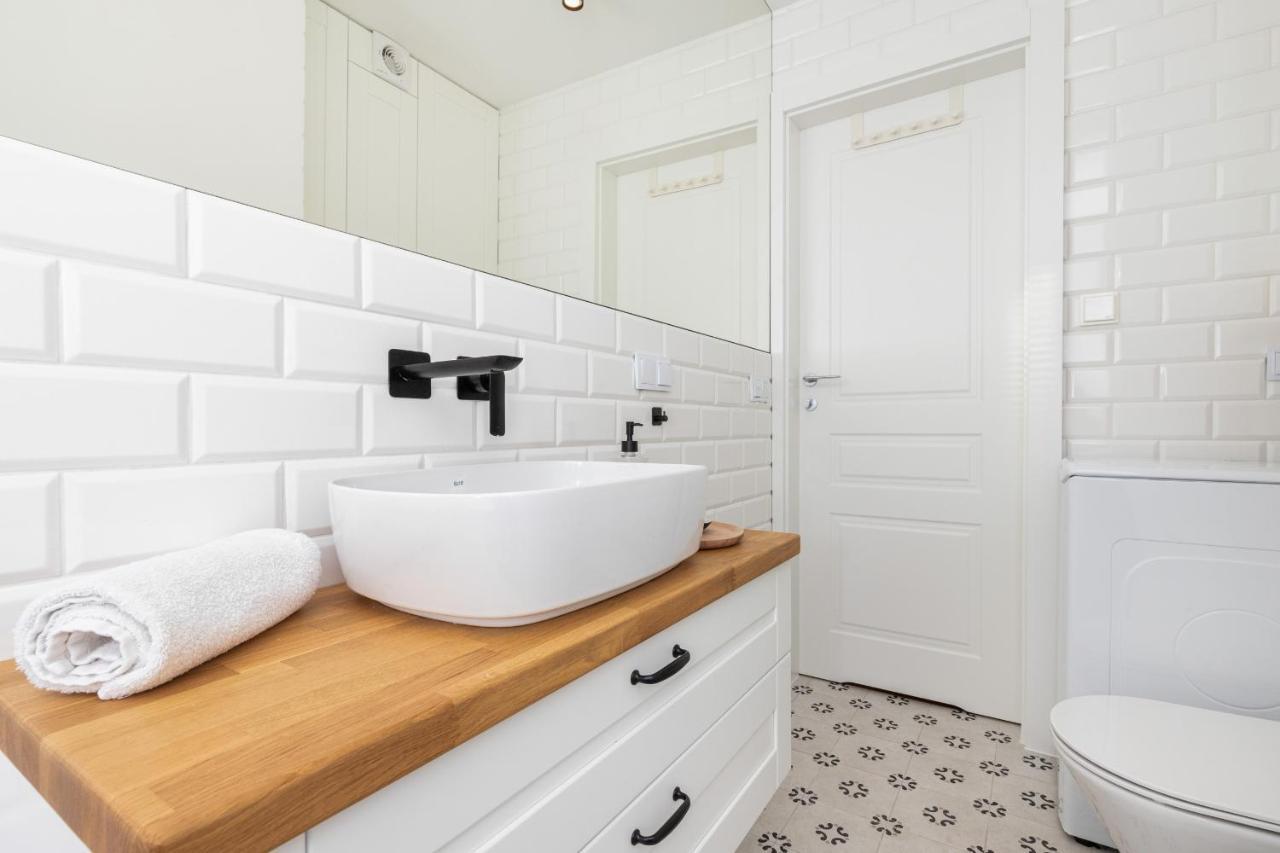 Cozy Pastel Two Bedroom Apartment In Central Gdynia By Noclegi Renters Exteriör bild